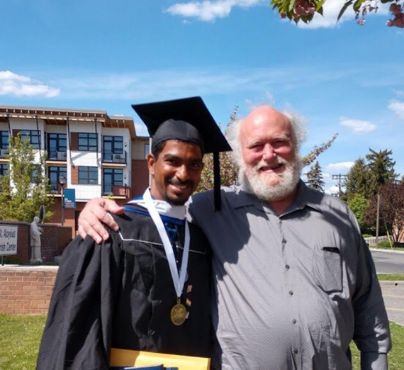 Студентка UW School of Medicine — регионального партнерства со школой Гонзага Мара Хазелтайн